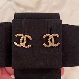 Chanel Earrings 22c BNIB NWT